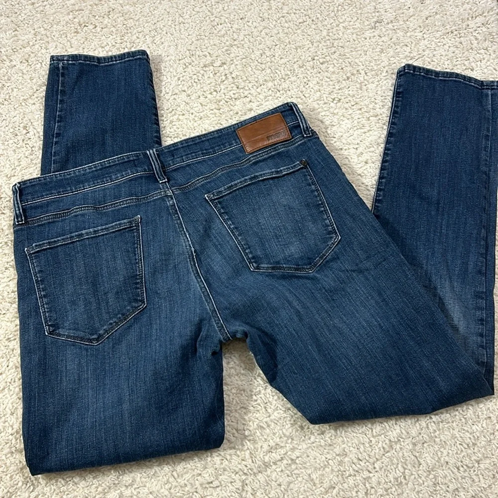 MAVI 36x34 Jake straight leg jeans with distressing and right leg small hole